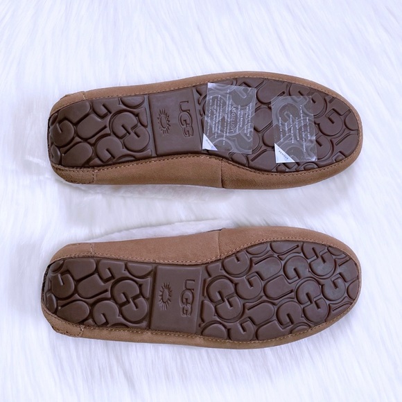 UGG Women’s Dakota Spill Seam Chestnut Moccasin Slippers - Picture 7 of 8